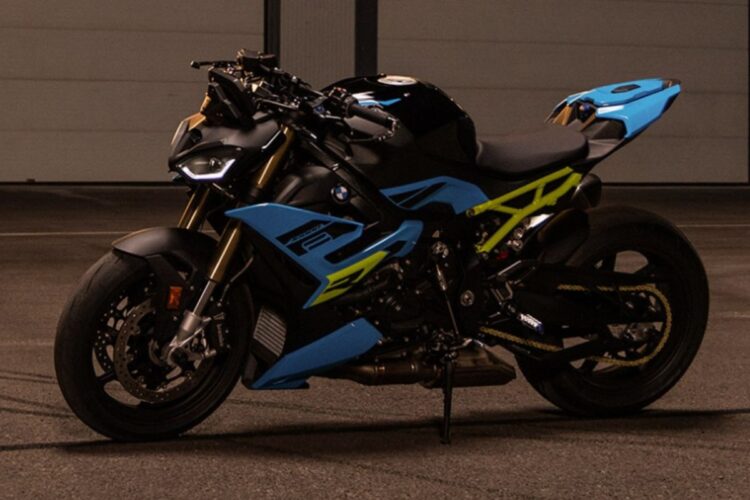 BMW S1000R – The Naked Superbike Launched at Rs 21,27,000.
